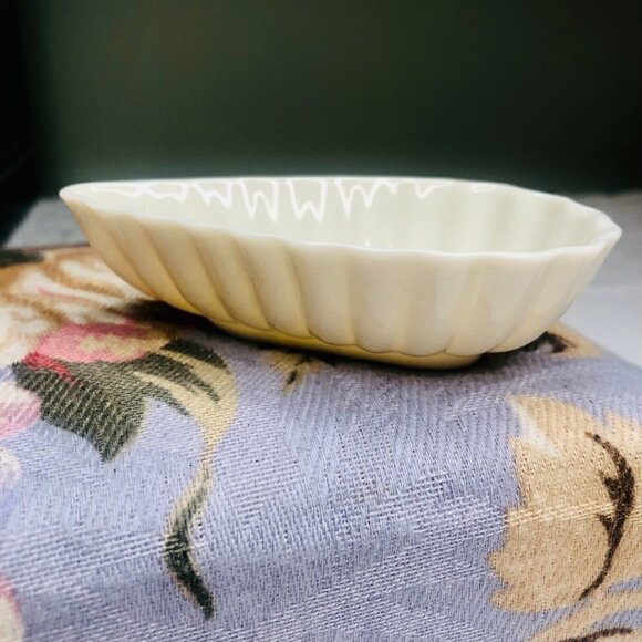 Belleek Vintage Open Salt Cellar Dish Teardrop Fluted 6th Mark 3rd Green - Picture 4 of 16